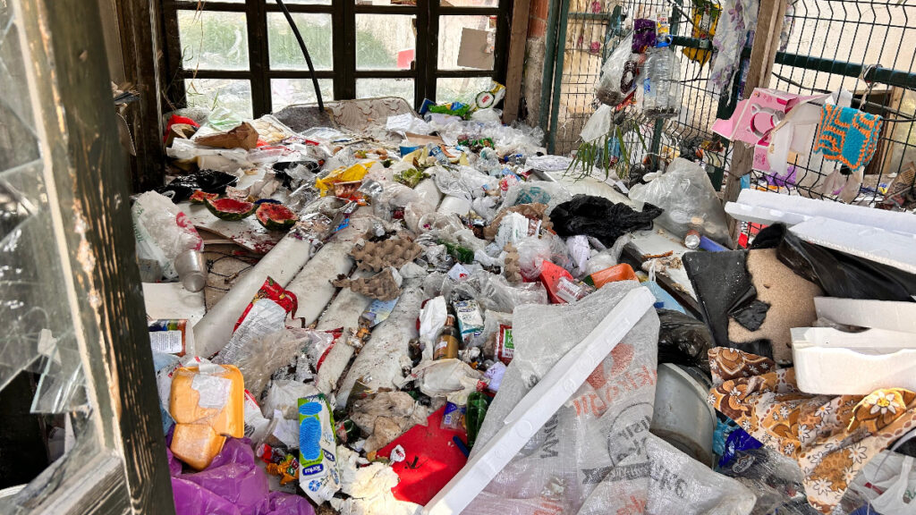 ankarada cop dolu evden yayilan kotu koku mahalleyi ayaga kaldirdi P29Yyc8G