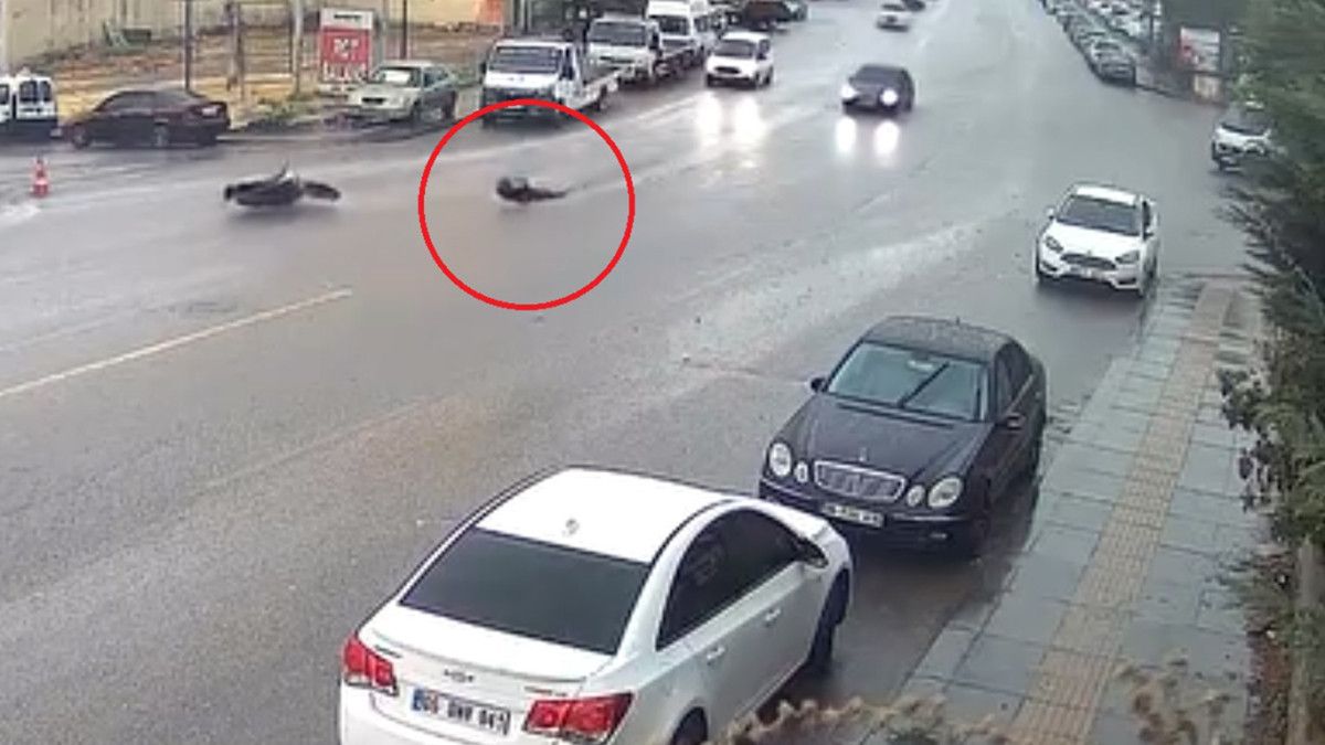 ankarada devrilen motosikletin surucusu metrelerce suruklendi 2 4sCeVCz7