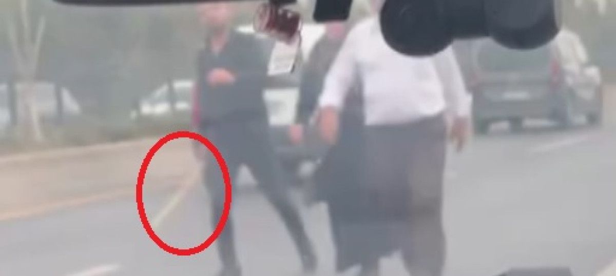 ankarada elinde sopayla trafigi tehlikeye atan surucu yakalandi 0