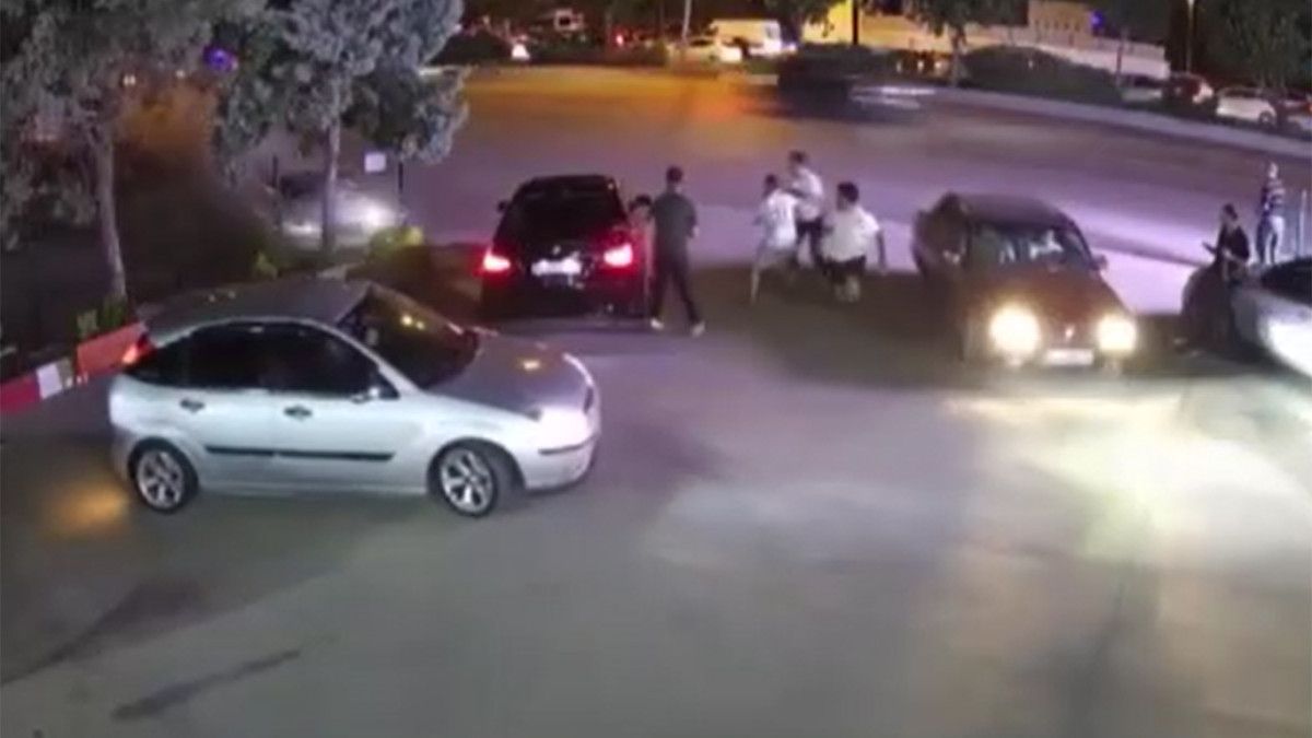 ankarada otomobilin oto yikamaciya uctugu anlar kamerada 0 IvQdEcaS