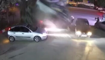 ankarada otomobilin oto yikamaciya uctugu anlar kamerada qzQAKIVE