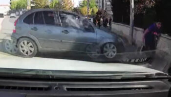 ankarada yaya gecidinde bekleyen cocuk olumden kil payi kurtuldu ba3Gnyvk