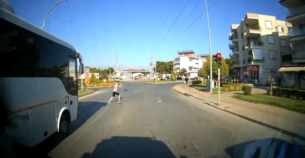 antalyada ambulans soforunun dikkati 1 dakikada 2 kazayi onledi 2 I2q7aAkq