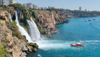 antalyada duden selalesinden asagi dustu cansiz bedeni 15 kilometre uzaklikta bulundu nSbdkvFq