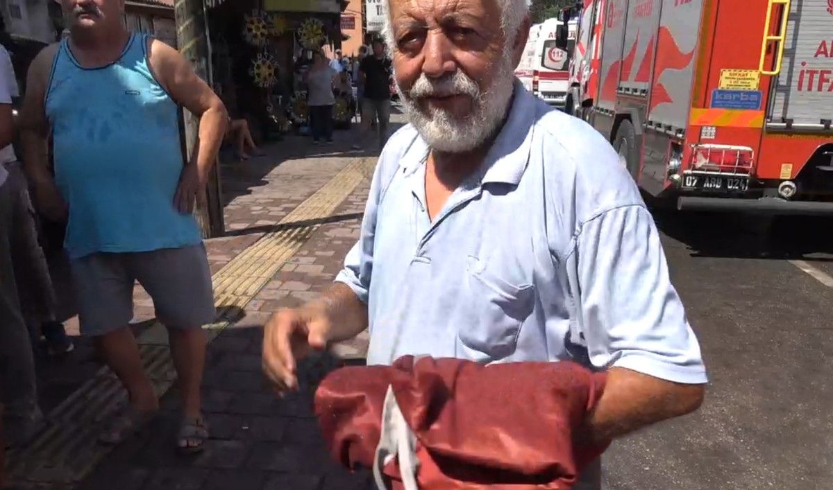 antalyada evi yanan kibris gazisi sadece turk bayragini kurtardi 0 fJTmfLHj