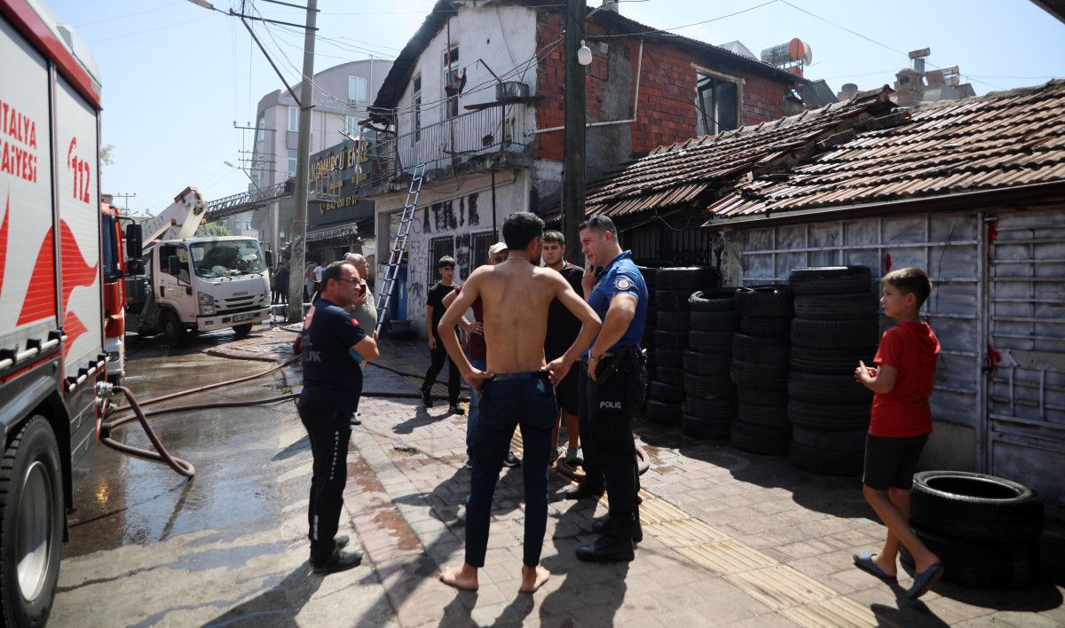 antalyada evini atese veren adam yangini tabureye oturup izledi 2 JK7s8hpM