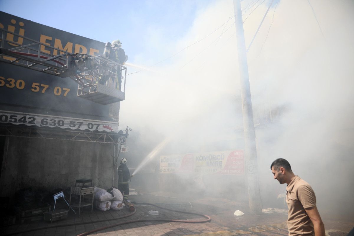 antalyada evini atese veren adam yangini tabureye oturup izledi 3 qMHE6fji