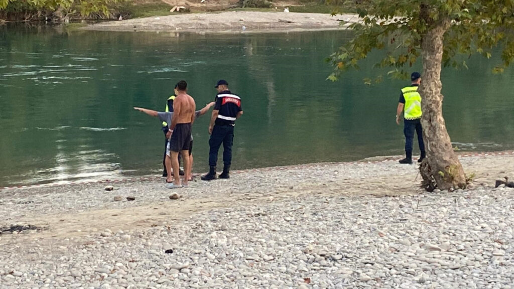 antalyada irmaga giren genc bogularak can verdi vF9SpCzb