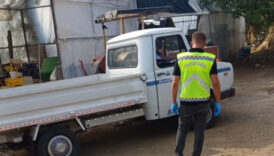 antalyada lastigini tamir ettigi kamyonet ile traktor arasina sikisarak hayatini kaybetti zBCWIR1d