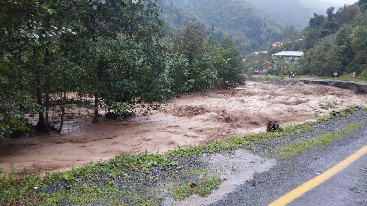 artvinde saganak yagis hayati felc etti 1 GAz5tB6Z