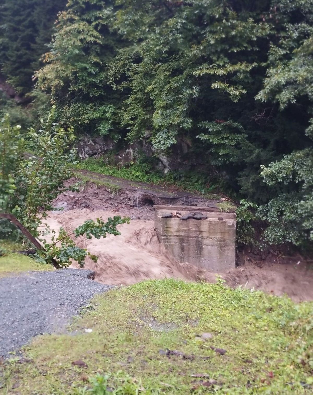 artvinde saganak yagis hayati felc etti 3 Je2PUH4E