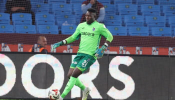 avrupa andre onananin asistini konusuyor VwaPM5ZK