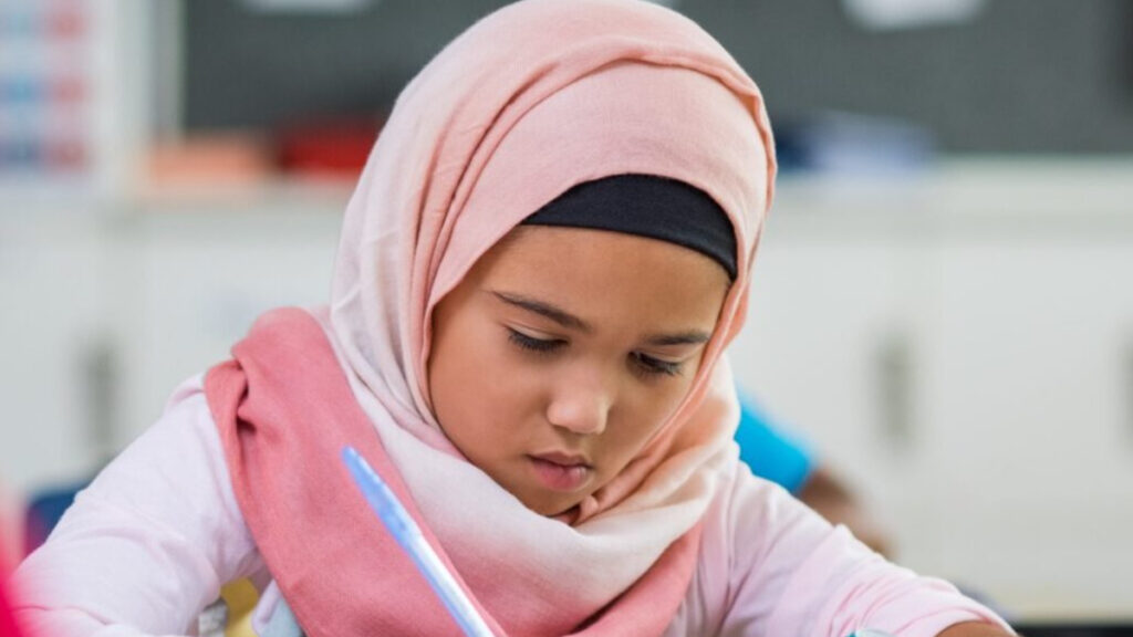 avusturyada hukumet 14 yas altindakiler icin okullarda basortusu yasagi konusunda anlasti bACeIDPE