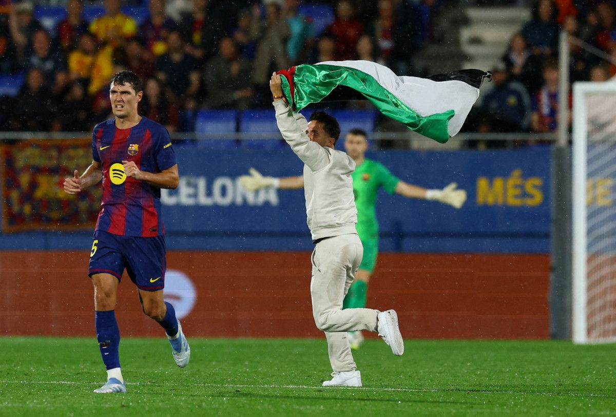 barcelonanin macinda filistin protestosu bayrakla sahaya girdi 1 EyemrlQs