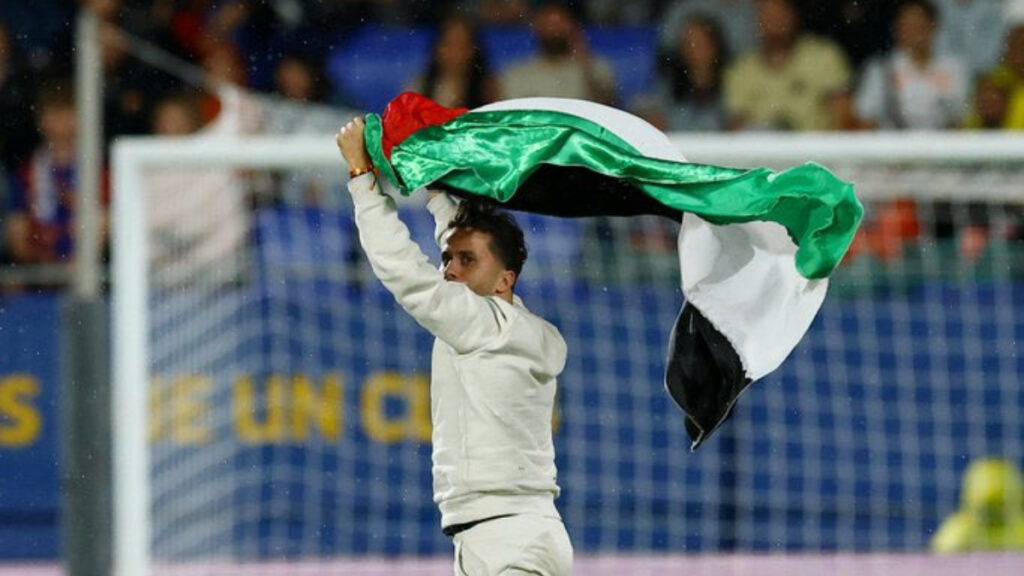 barcelonanin macinda filistin protestosu bayrakla sahaya girdi D2TjNc4R