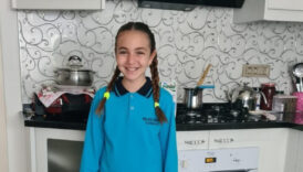 basibos sokak kopeklerinin oldurdugu mahranin mezarina mama biraktilar svmCOpYL