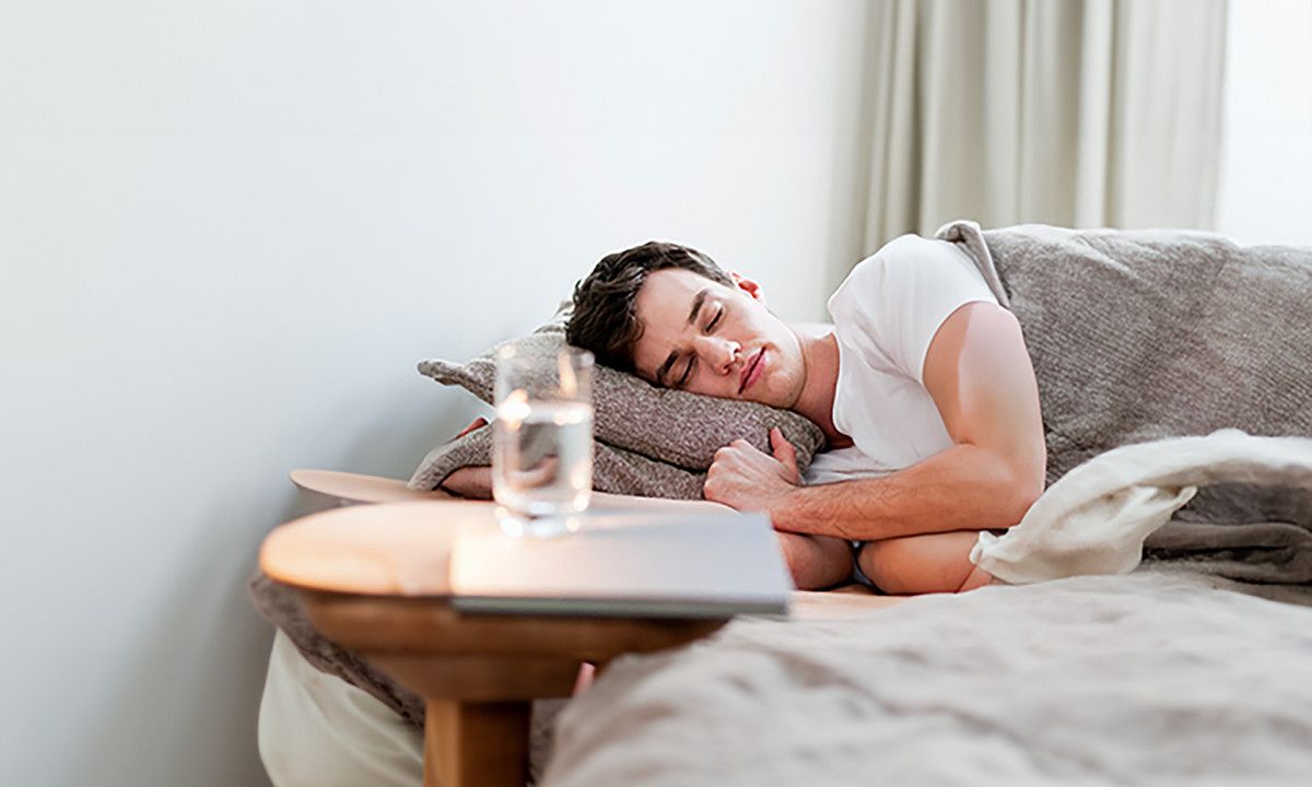 basucunda olan kaldirsin meger yatagin yaninda 1 bardak su koymamak gerekiyormus 1 2Bg12qMa