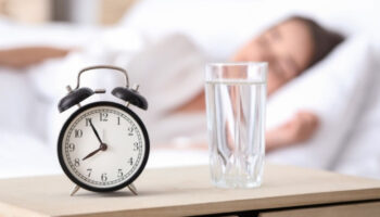 basucunda olan kaldirsin meger yatagin yaninda 1 bardak su koymamak gerekiyormus Z66pRvPW