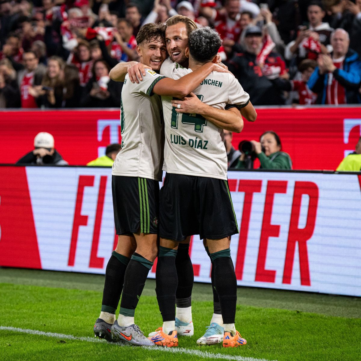 Bayern Münih, Werder Bremen'i rahat yendi! Harry Kane tarihe geçti 4 bayern munih werder bremeni rahat yendi harry kane tarihe gecti 3 OFUXrkjG