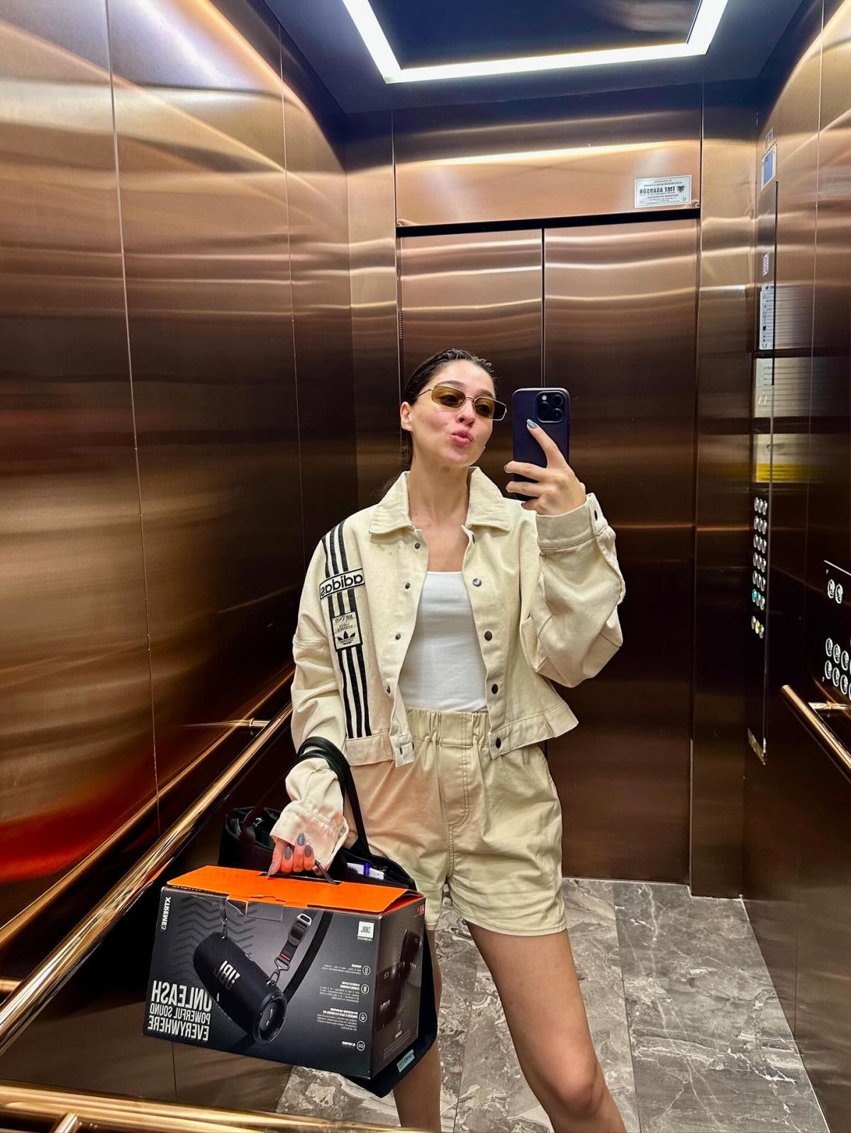 Blok3 ile aşk yaşıyor iddiası vardı! Cemre Baysel son pozlarına beğeni yağdı 1 blok3 ile ask yasiyor iddiasi vardi cemre baysel son pozlarina begeni yagdi 0 ywQg1z13