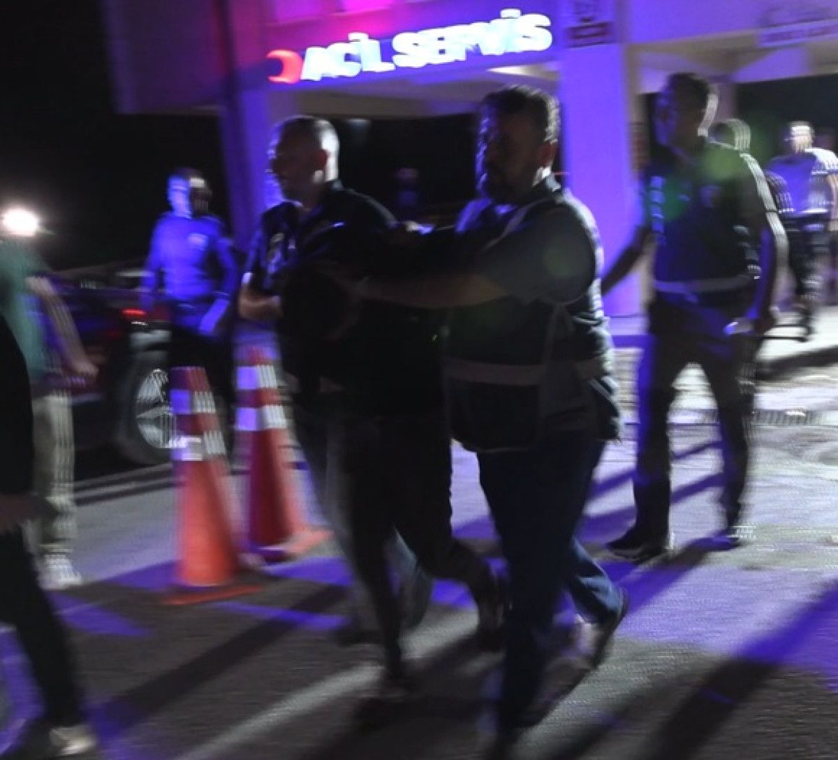 boluda ait 4u ev 12 yapiyi yakan damat yakalandi 3 BjS7VIZ1