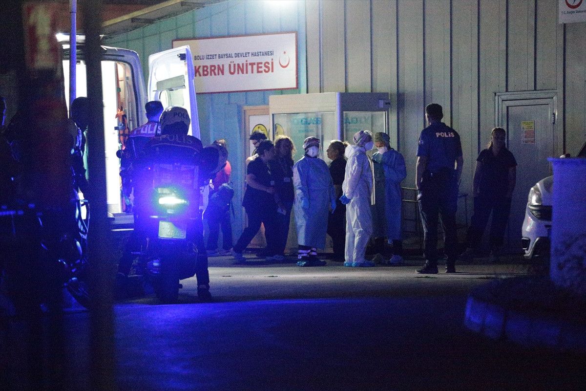 boluda supheli maddenin kokusundan etkilenen 9 polis olumden dondu 0 ARw1I2jG