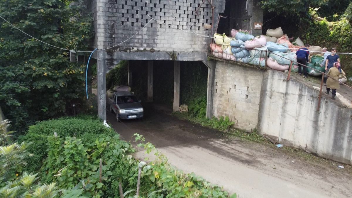 bu yol rizeden baska yerde yok ustu cay alim yeri alti yol 2 yJadSjBP