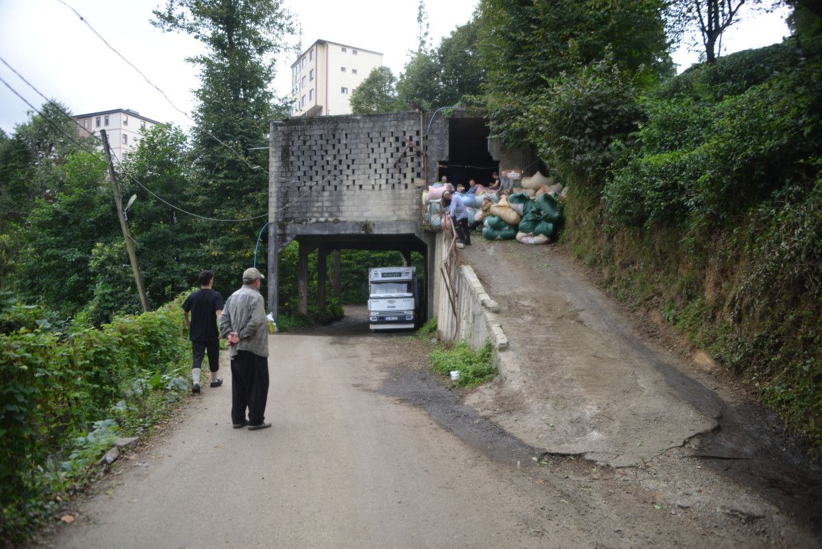 bu yol rizeden baska yerde yok ustu cay alim yeri alti yol 4