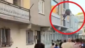 bursada anne yanginda once cocugunu sonra kendisini ucuncu kattan atti hU17G53c
