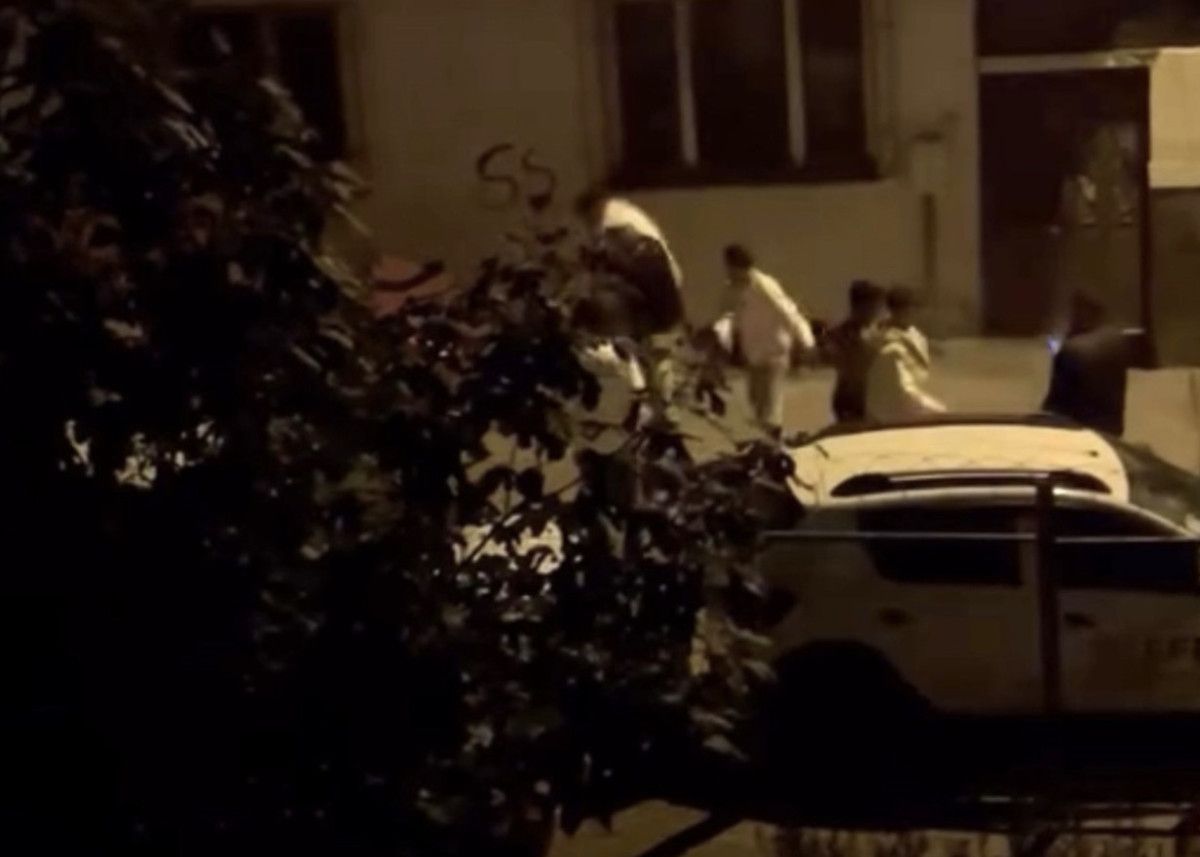 bursada gencler sokak ortasinda tekme tokat birbirine girdi 1 XQigsw7e