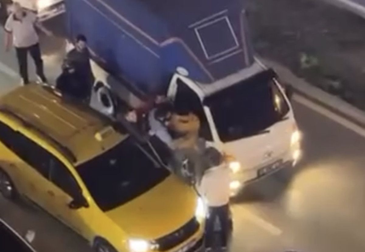 bursada iki surucu kavgaya tutustu trafik kilitlendi 0 uLwFmQMk