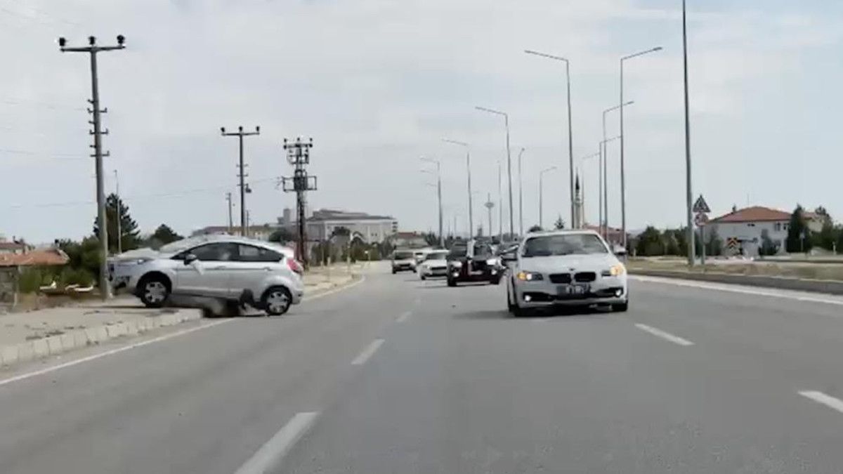 corumda dugun konvoyundaki kaza kamerada 2 AEW4kQRP