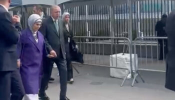 cumhurbaskani erdogan bm binasina emine erdogan ile el ele geldi 7fY5Ghqw