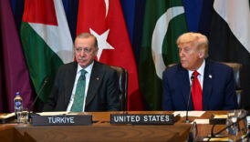 cumhurbaskani erdogan gazze toplantisinda trump ile yan yana oturdu 82CsYt5r