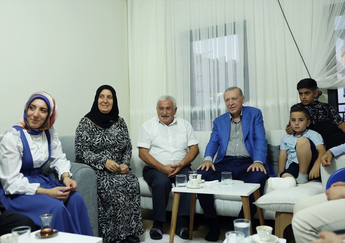 Cumhurbaşkanı Erdoğan'dan Malatya'da depremzede aileye ziyaret 1 cumhurbaskani erdogandan malatyada depremzede aileye ziyaret 0 3PncuDNV