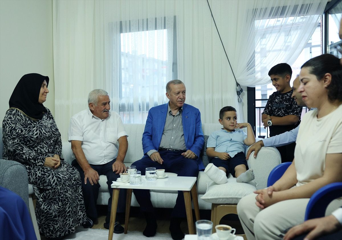 Cumhurbaşkanı Erdoğan'dan Malatya'da depremzede aileye ziyaret 2 cumhurbaskani erdogandan malatyada depremzede aileye ziyaret 1 7Xk8URN4