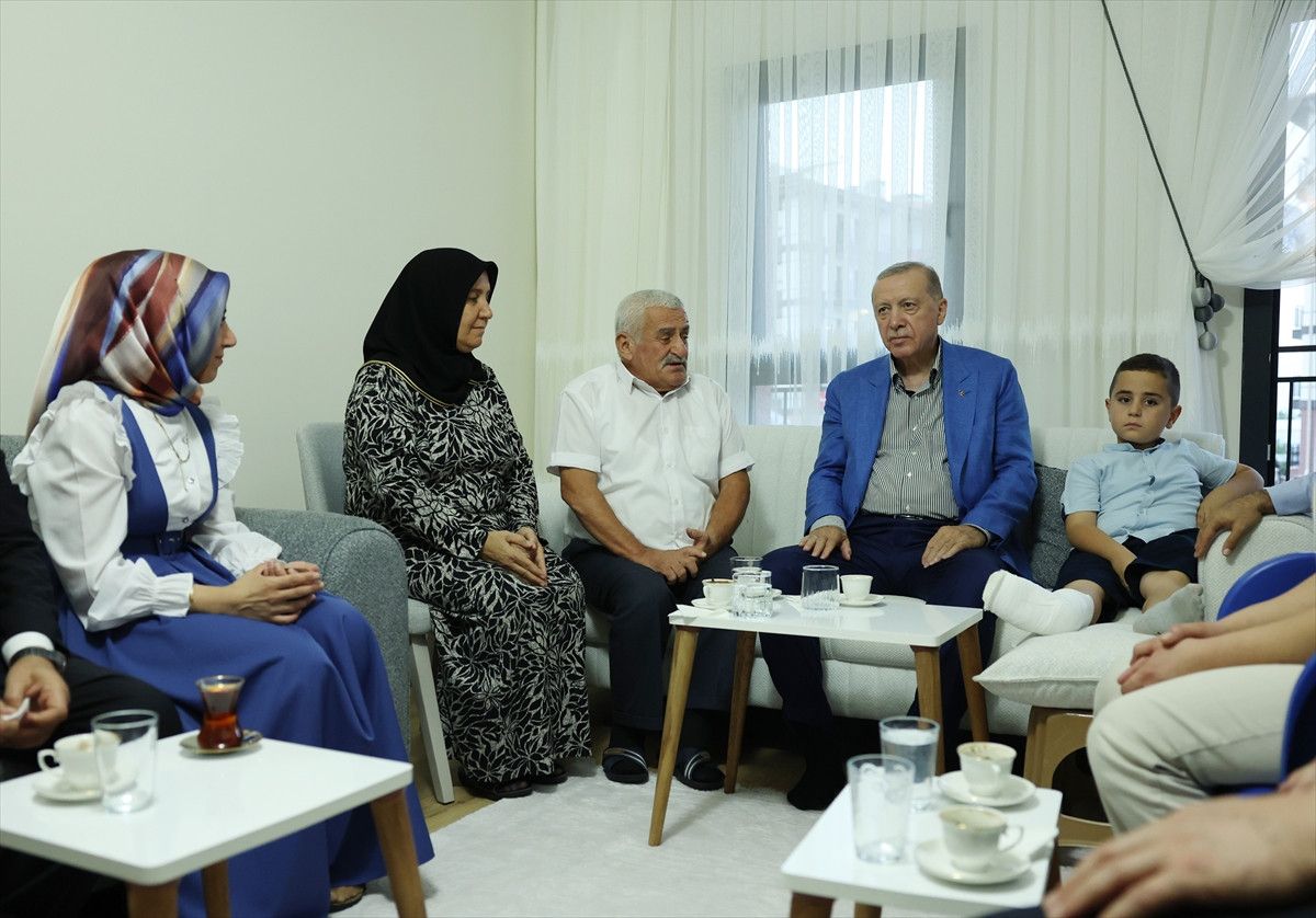 Cumhurbaşkanı Erdoğan'dan Malatya'da depremzede aileye ziyaret 3 cumhurbaskani erdogandan malatyada depremzede aileye ziyaret 2 FyOXvDFT