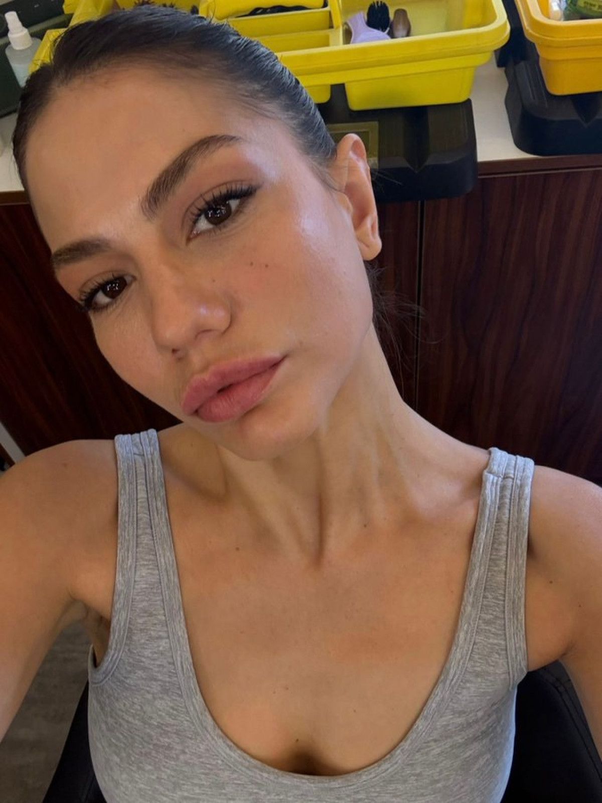 demet ozdemirden yeni kare son pozu sosyal medyada olay yaratti 0 LiSanHM4