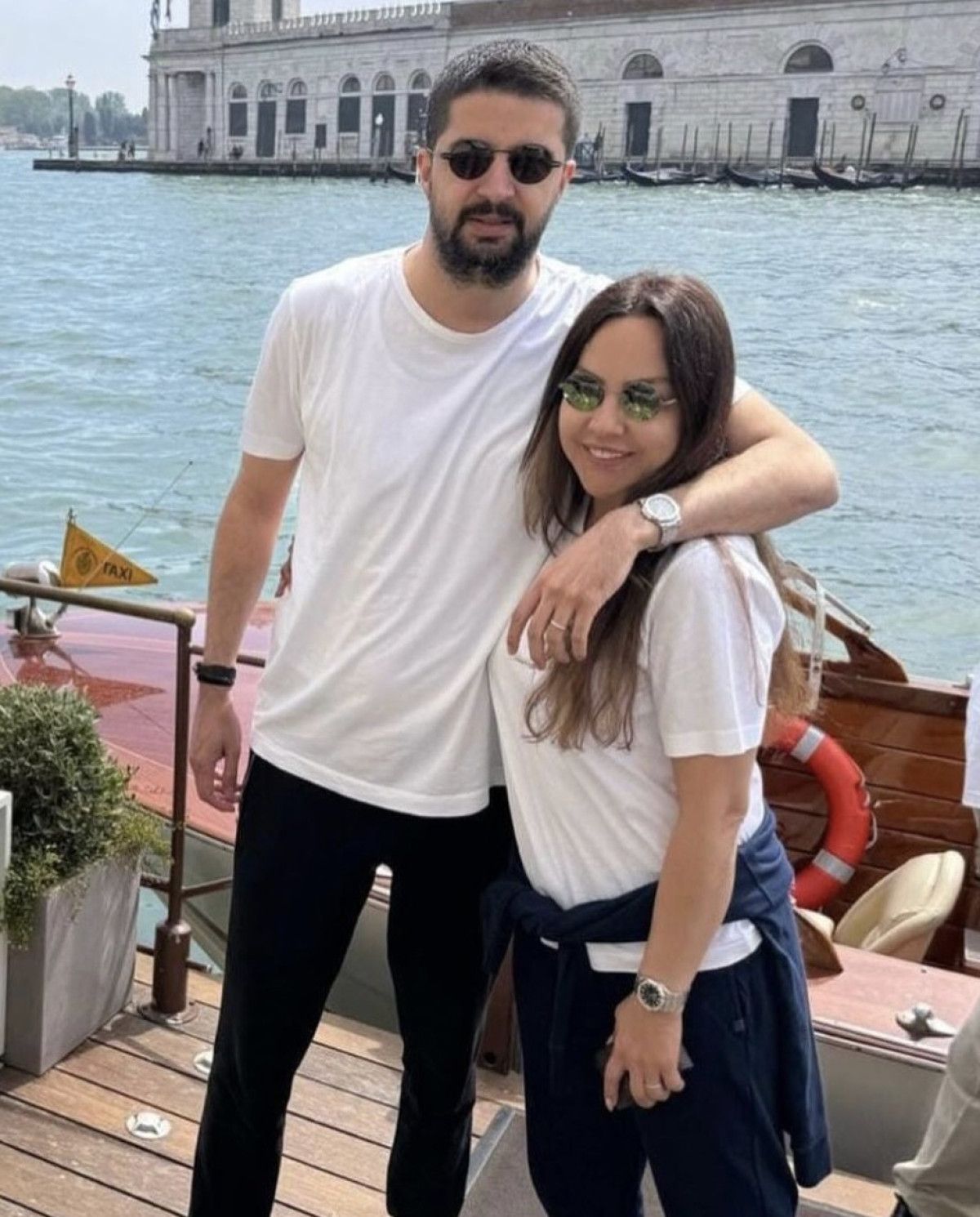 ebru gundes uzaktan bosandi 0 WOb7ueSY