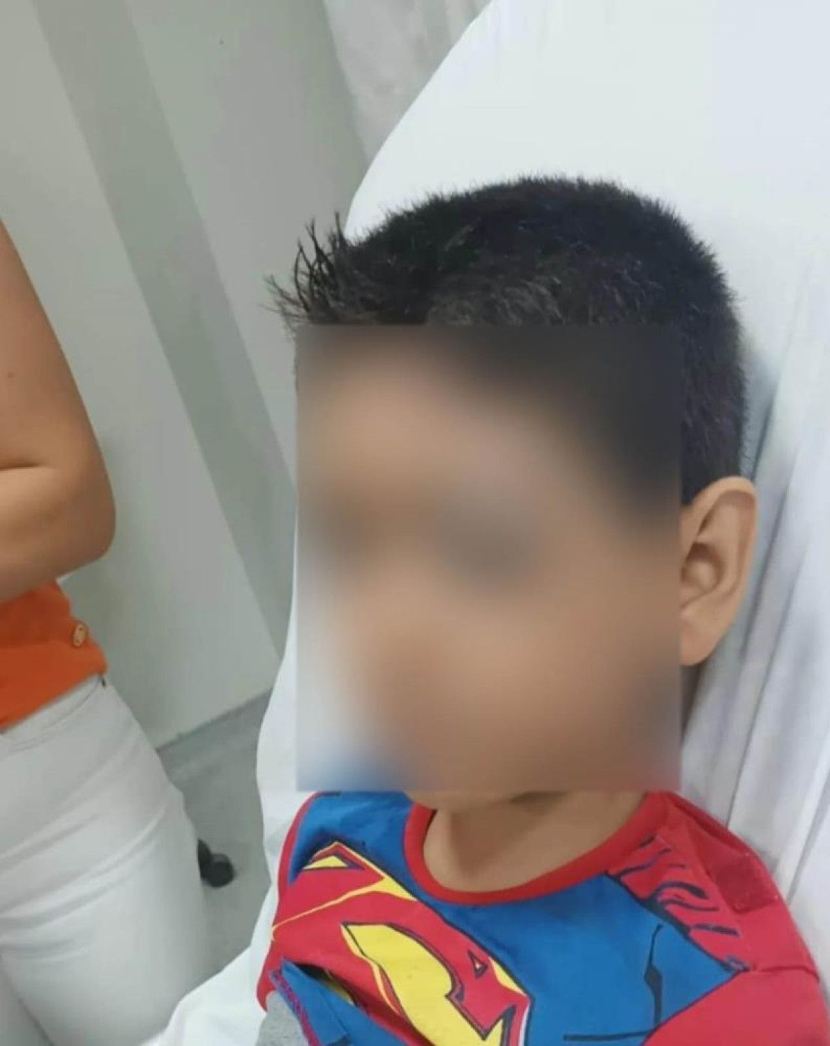 elazigda ogluyla tartisan cocuga fiziksel mudahalede bulunan polis gorevinden uzaklastirildi 0 J34MygmT