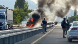 elazigda seyir halindeki otomobilden alevler yukseldi YC8MP1LX