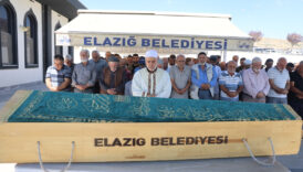 elazigda yarim saat ara ile 2 otomobilin carptigi yasli adam hayatini kaybetti veMxPviE