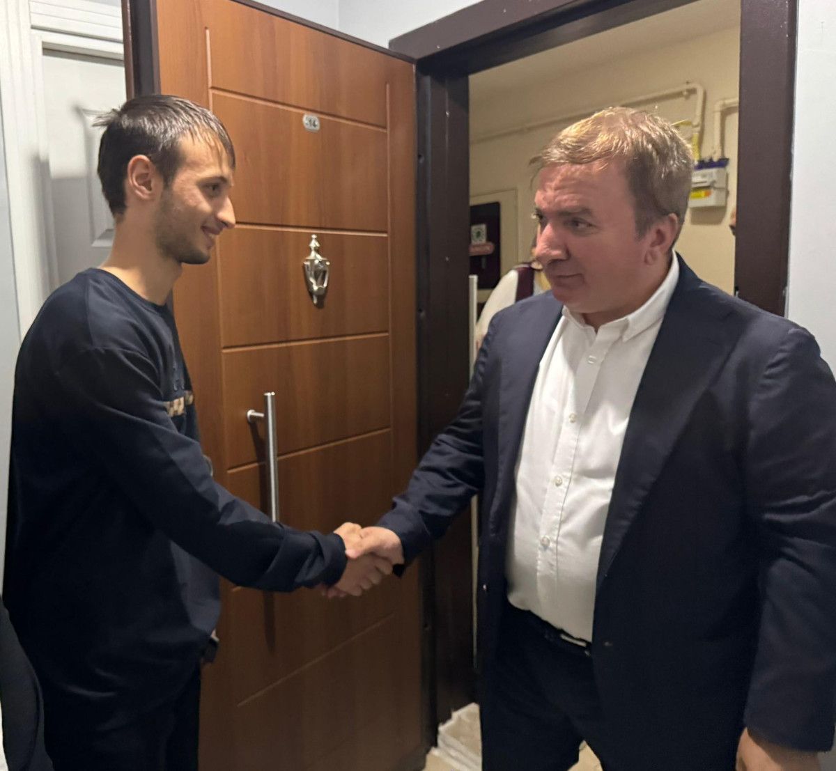 erzincan valisi aydogdudan babasi yogun bakimdaki ogrenciye destek 3 TBcyHdbW