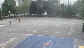 erzincanda cocuklarin uzerine giden otomobili okul muduru durdurdu y1Ns7rTj