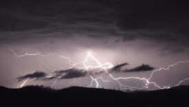 erzurumda yildirim isabet eden baba ile oglu can verdi xwHtcLl9