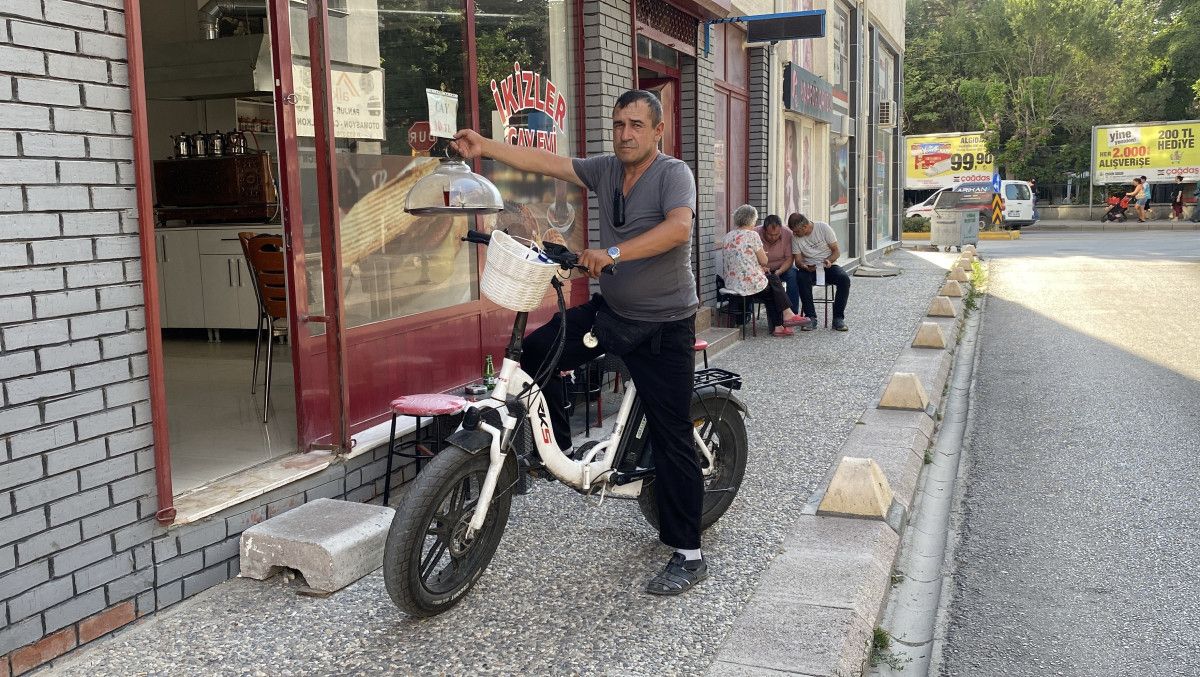 eskisehirde elektrikli bisiklet ile servis yapan cayci 0 JhMYcnGF
