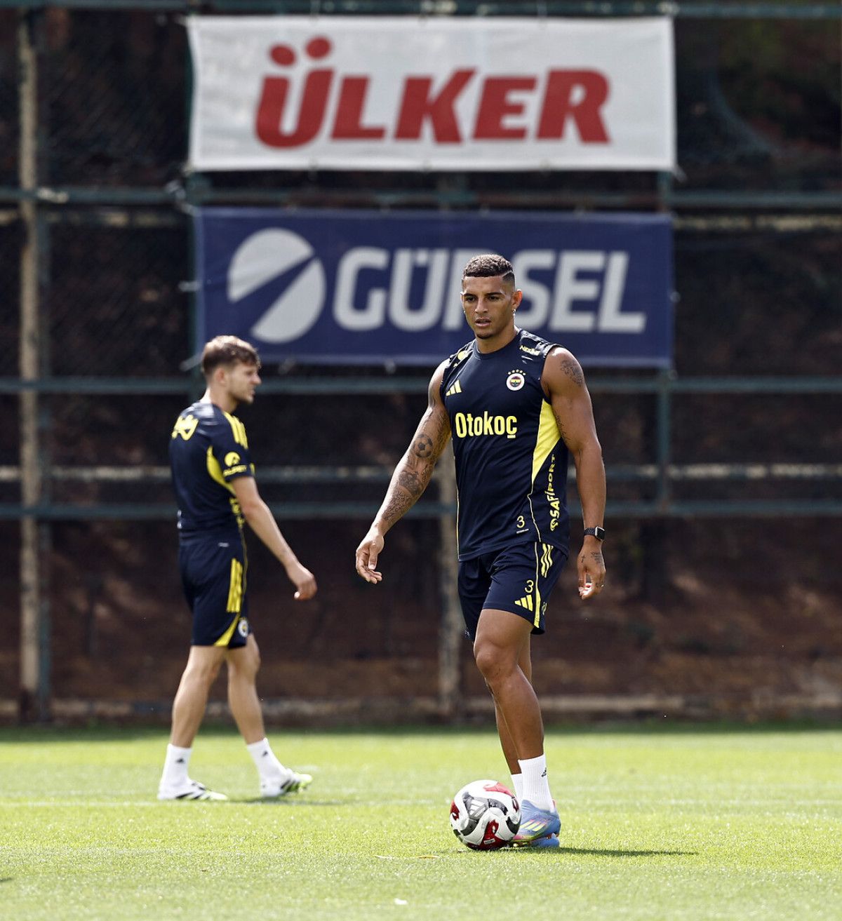 fenerbahce ve galatasaraya devre arasinda gelmislerdi cuesta ve carlos hayal kirikligi yaratti 0 vwVKkEYu