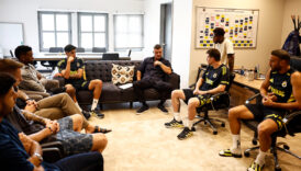 fenerbahcede baskan sadettin saran futbolcularla bir araya geldi lh9FqfAt