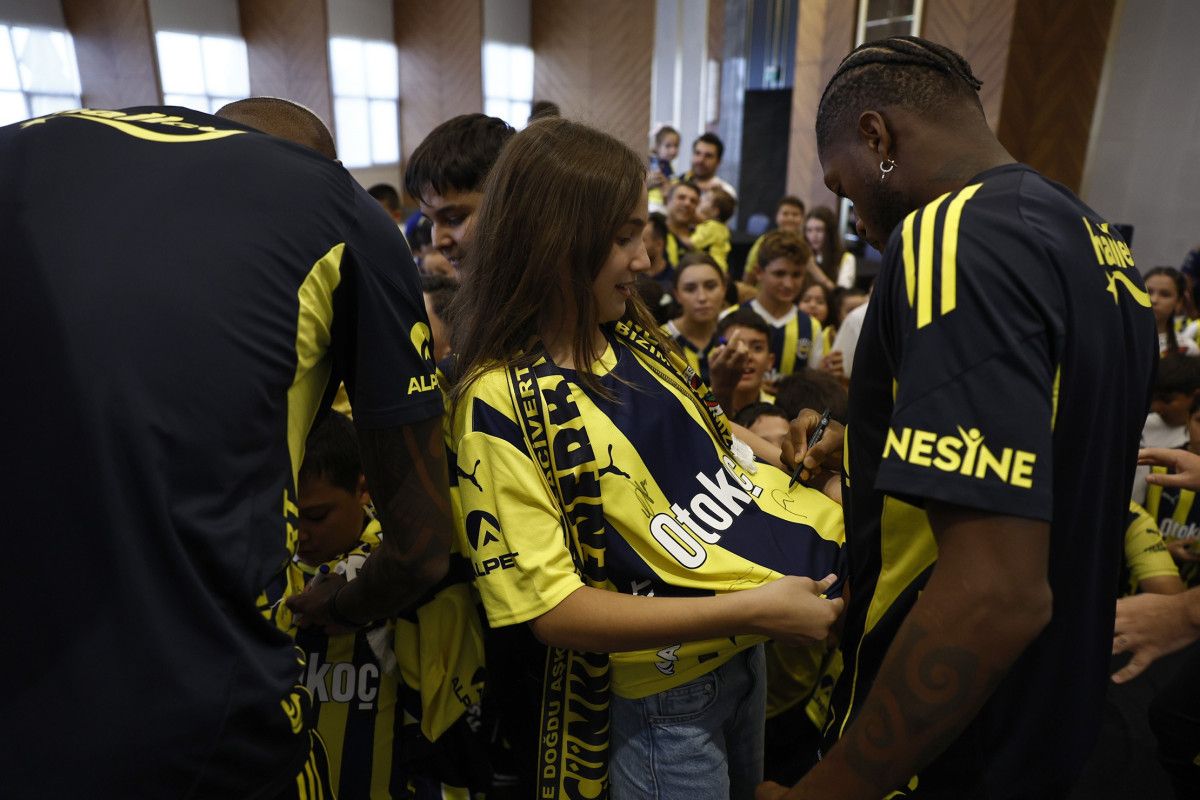 fenerbahceli oyuncular ankarada cocuklarla bulustu 2