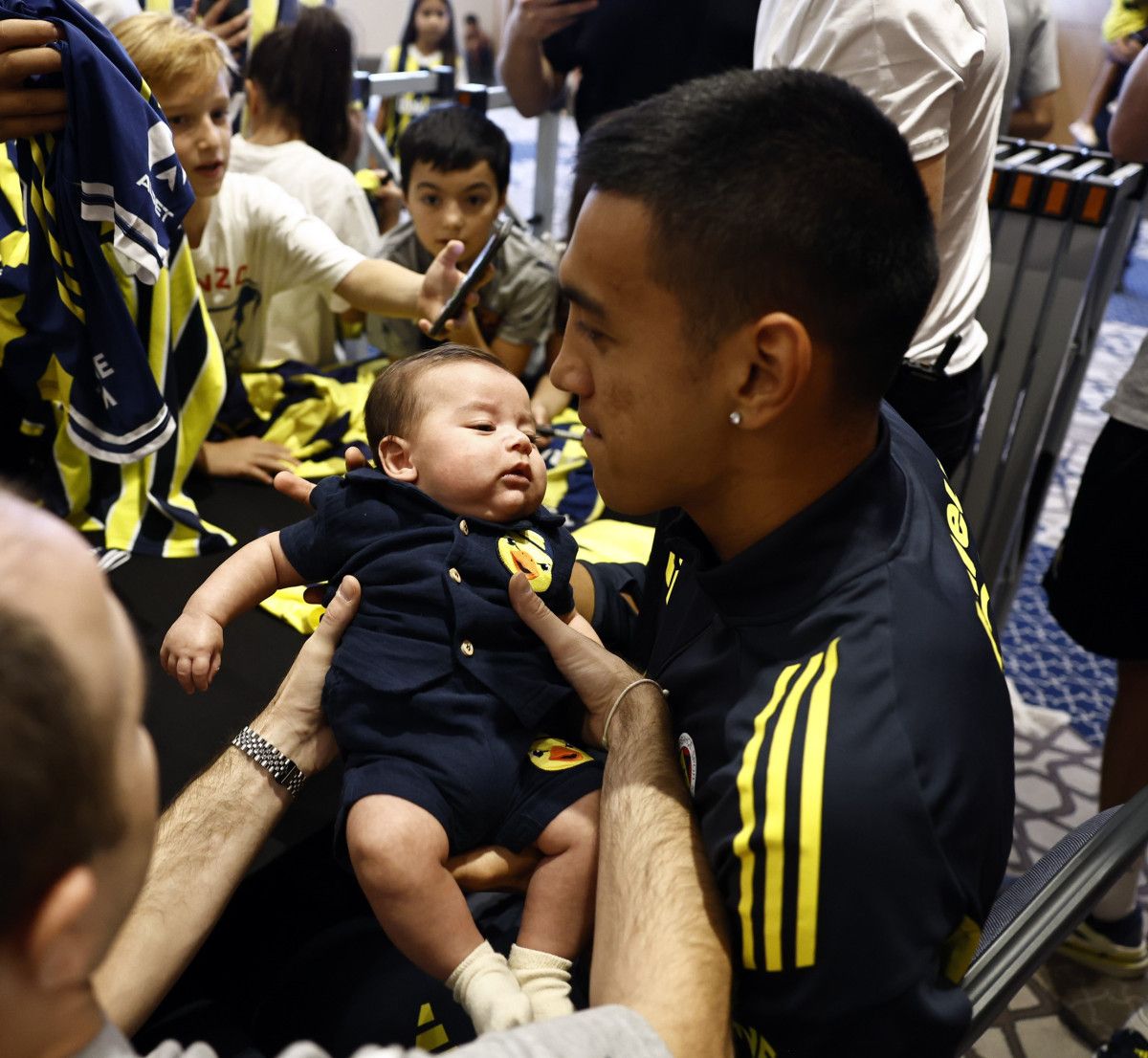 fenerbahceli oyuncular ankarada cocuklarla bulustu 4 cBkvgTLq